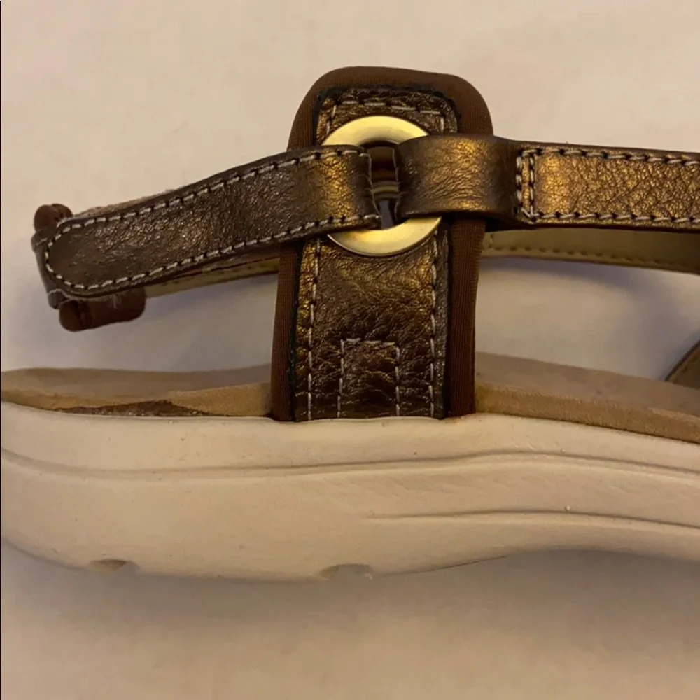 Easy Spirit Bronze Sandals